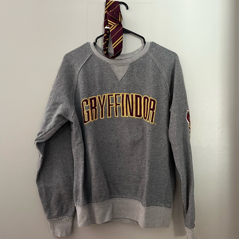 Gryffindor sweatshirt and headband